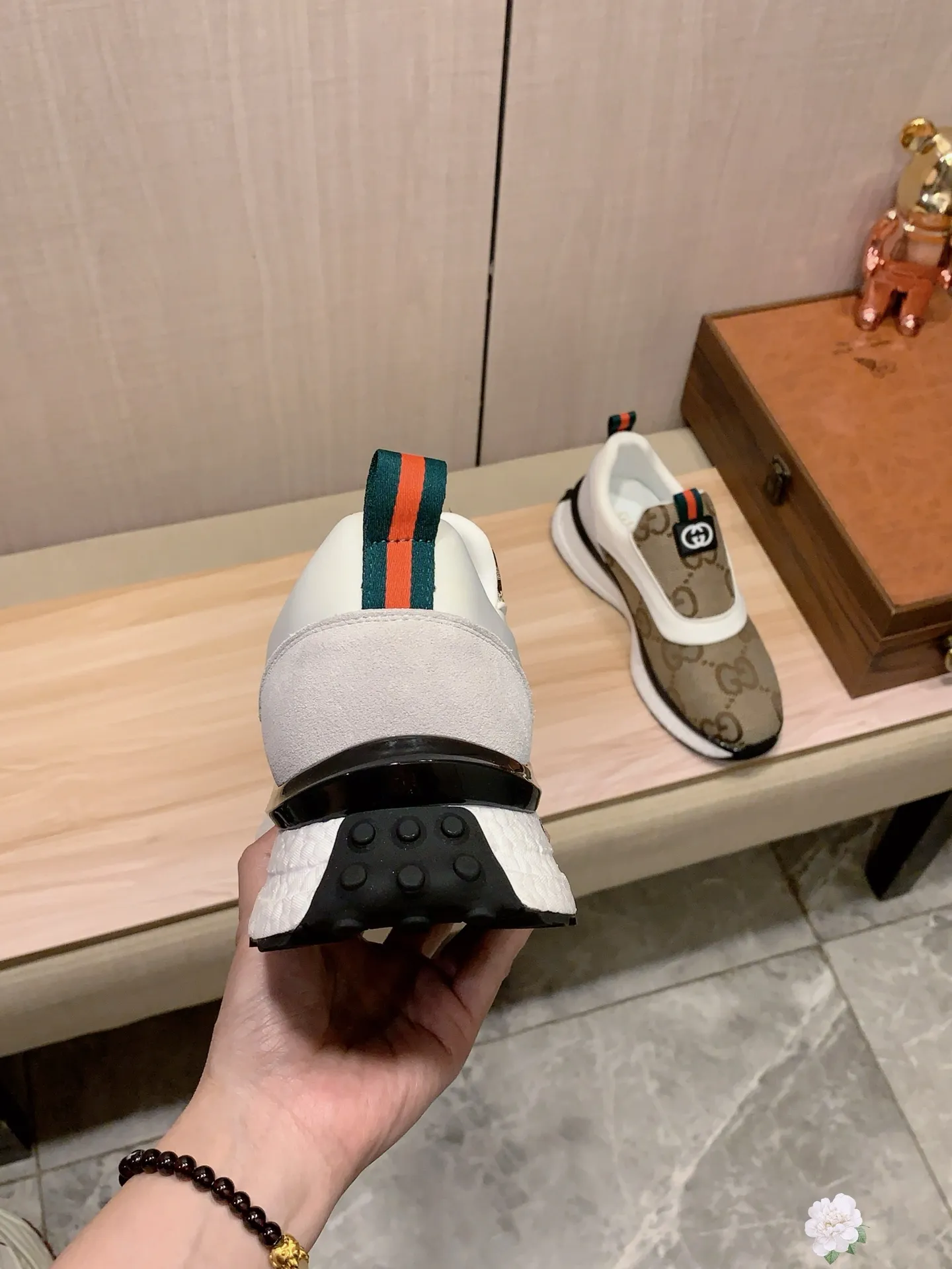 Men's men's shoes💰460💰💰🎩🎩[Lightning][Lightning] "Gucci*" The latest • popular casual shoes, top brand [seduce] luxury ~ purchasing agency, top ~ quality. [Strong] The upper is made of imported breathable cowhide with woven material ➕ breathable sheepskin feet (•) and fine workmanship. The original stylish and stylish soft rubber wear-resistant and non-slip outsole is light and comfortable on the feet. The real thing looks better when photographed. 004: Size: 38-44, 3️⃣ colors selected
